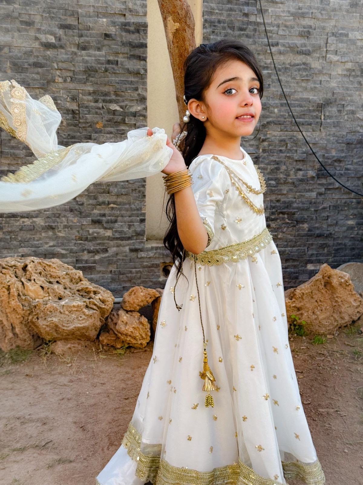 Noor-e-Ivory - Image 5